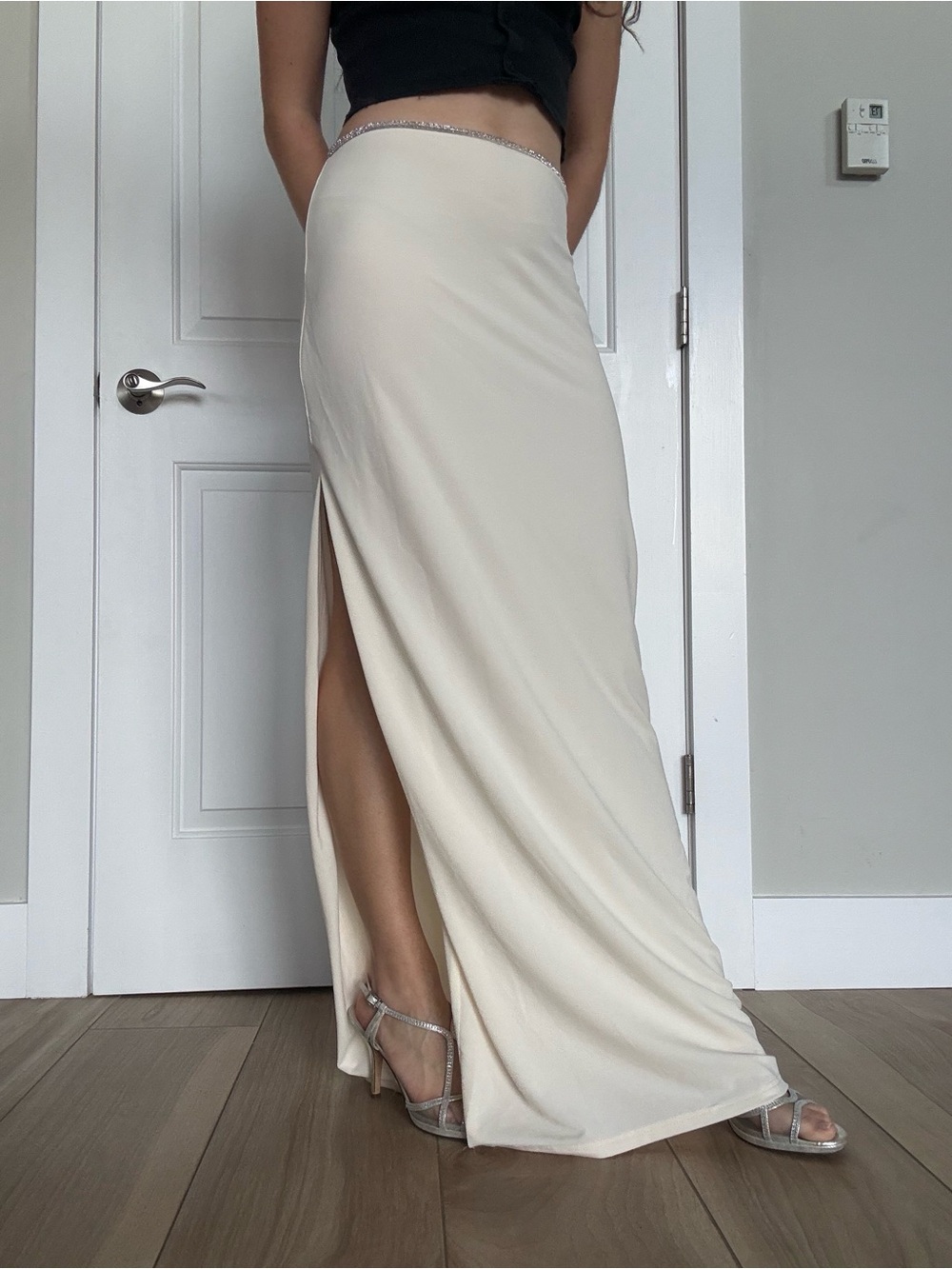 Meshki Maxi Skirt Crystal Embellished Waistband Trim Side-Slit Bridal Occasion